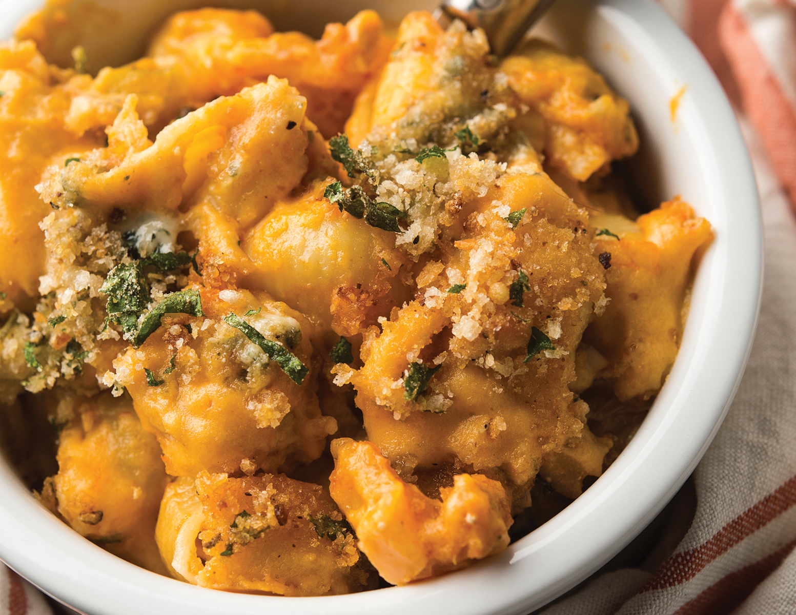 Buffalo-Style Turkey Mac and Cheese Recipe - Grit